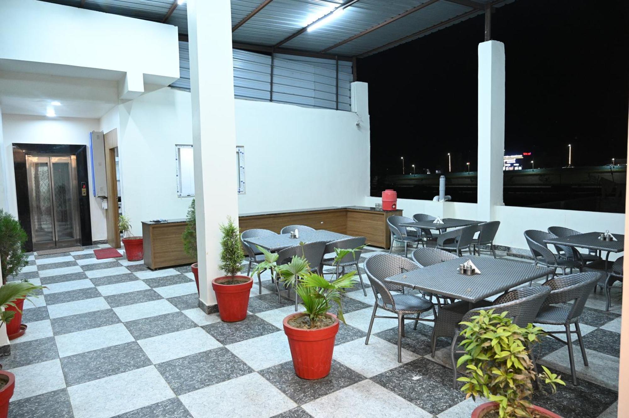 The Janki Hotel Ayodhya Exterior foto